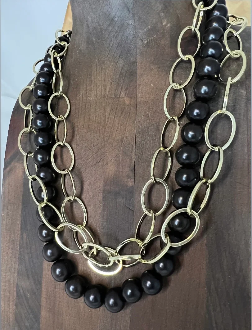 Aidan Gold Chain Wear - Image 2
