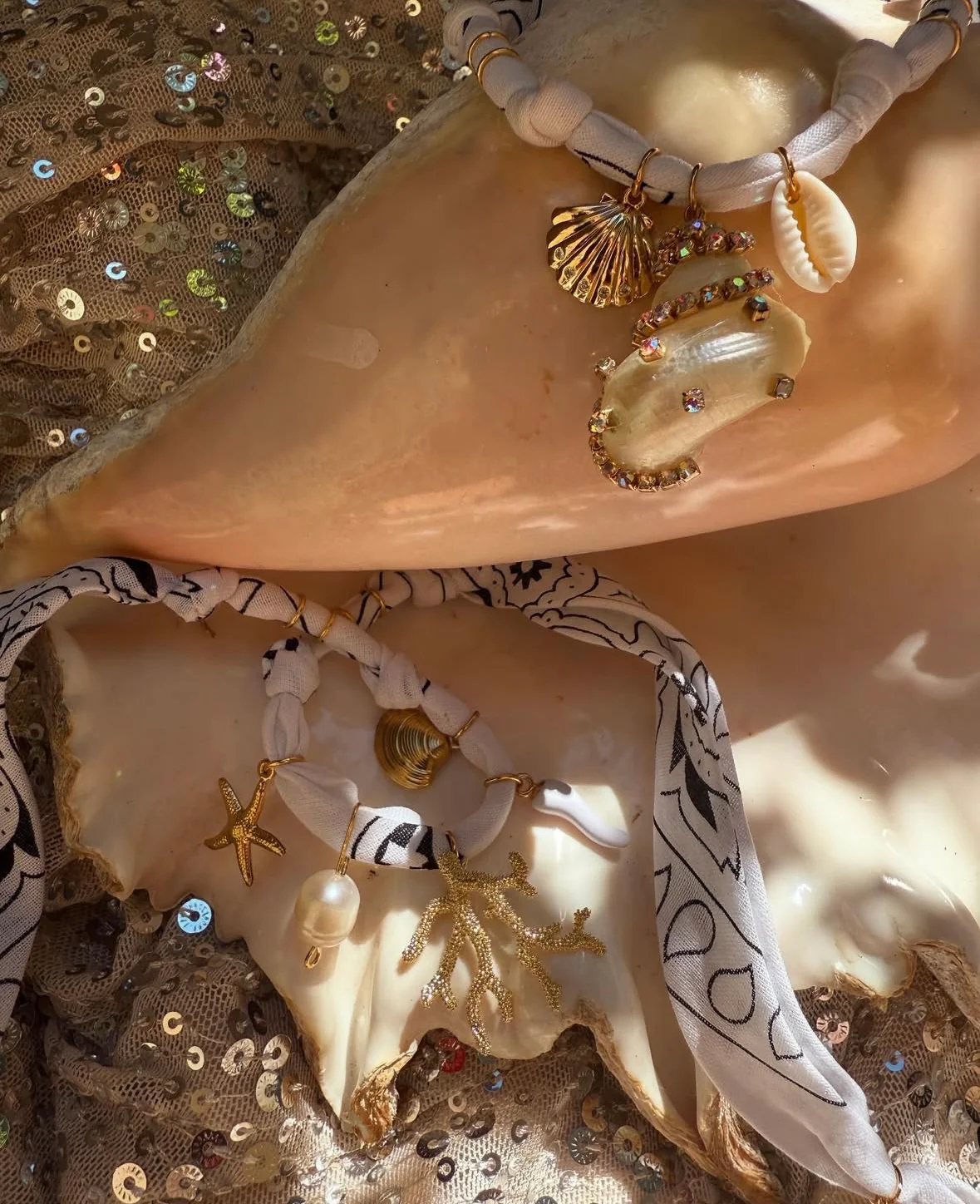 Golden Fluo White Rhinestone Shell Necklace - Image 2