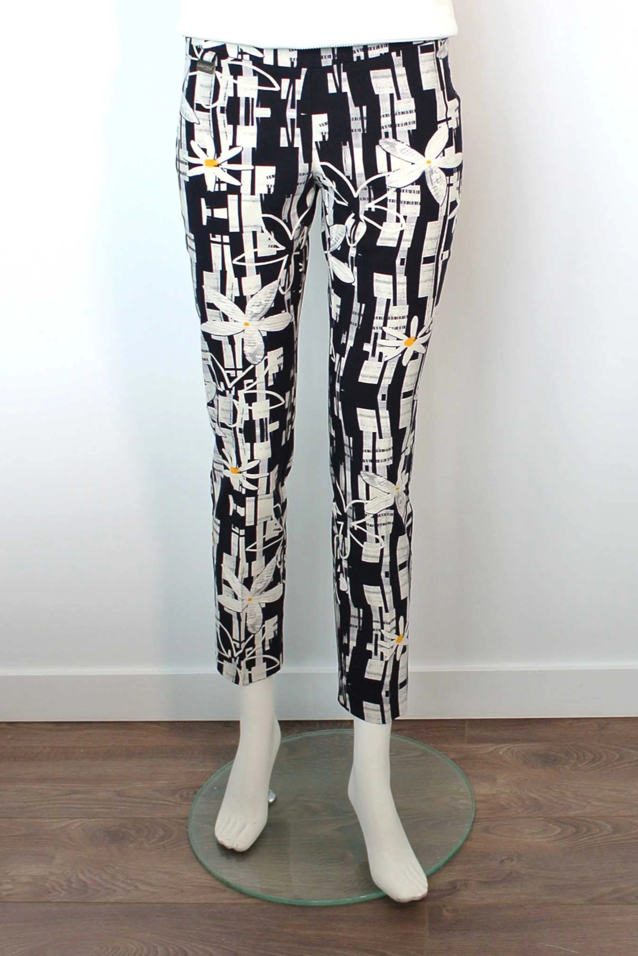 Graphic Daisy Tulip Hem Pant - Image 2