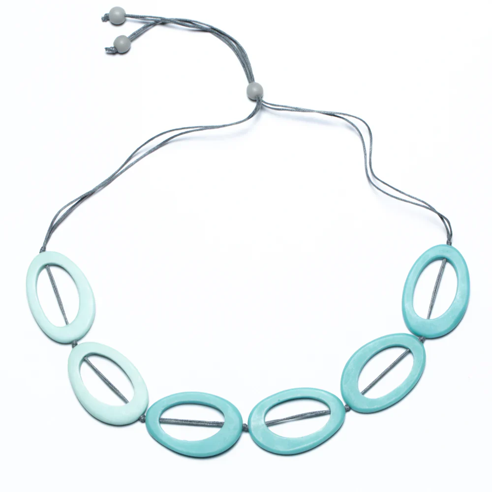 Resin Two Tone Hoop Necklace - Image 4